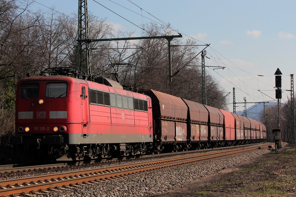 151 125-1 mit Kohlezug in Bonn Oberkassel am 19.03.2012