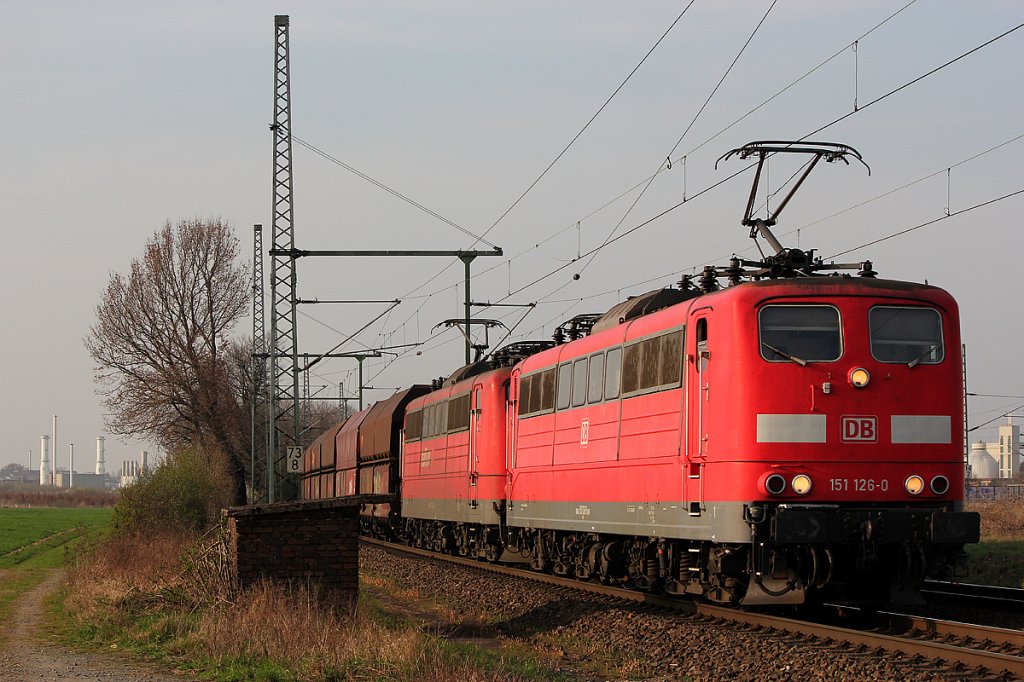 151 126-0 mit 151 xxx-x in Porz Wahn am 27.03.2012