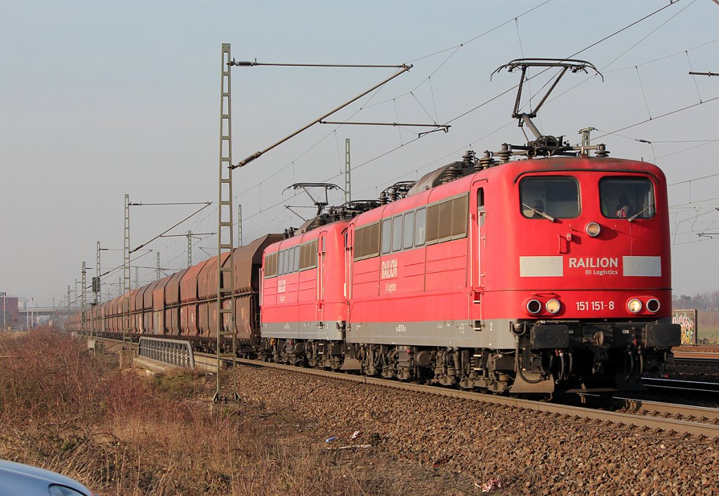 151 151-8 am Erzbomber am 04.03.2011 hinter K�ln Porz