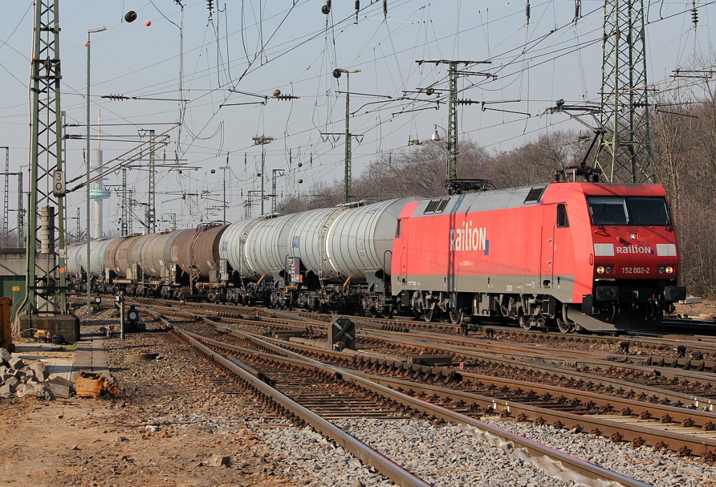 152 002-2 mit Kesselzug am 04.03.2011 in Gremberg 