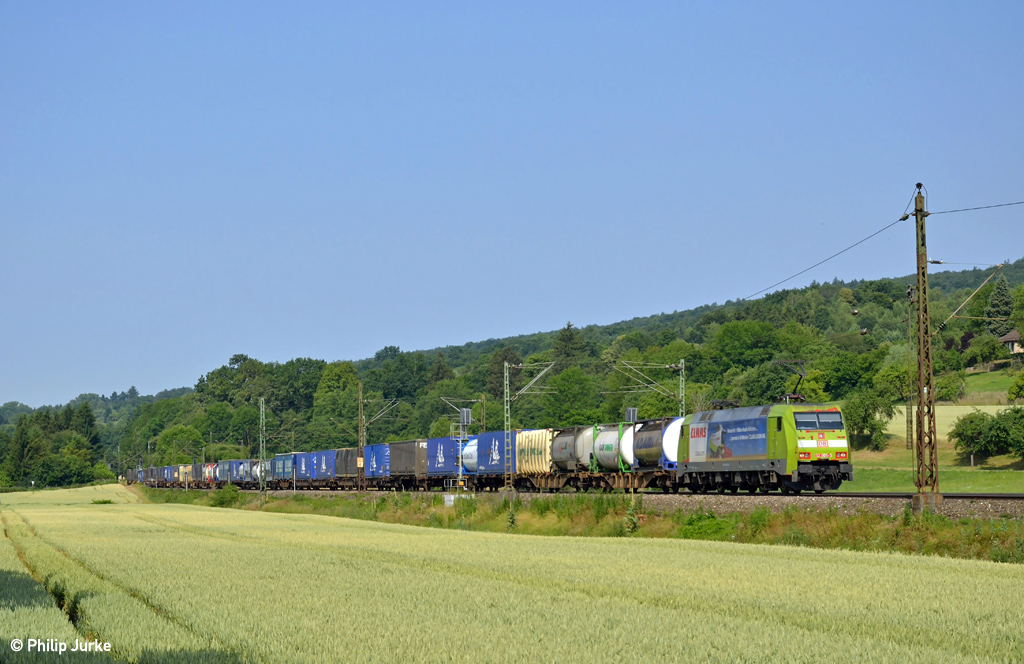 152 005-5 mit dem KT 40559 von Rotterdam Waalhaven nach Verona Q.E. am 13.07.2013 bei Ebersbach(Fils).
