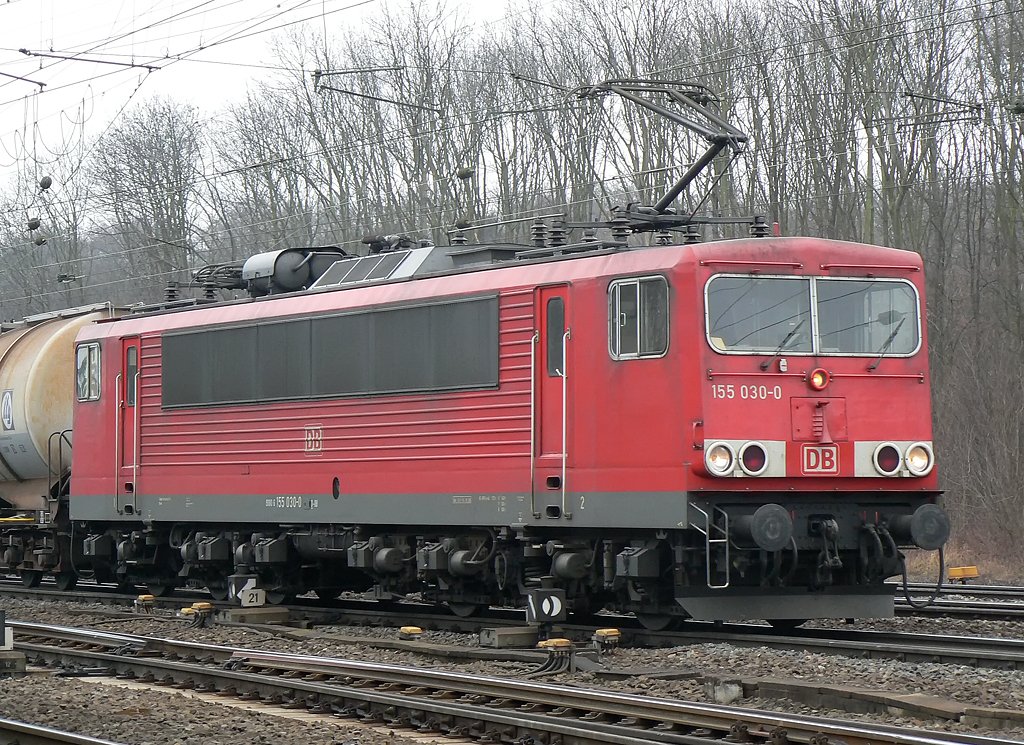 155 030-0 bei der Einfahrt in den Gbf. K�ln Gremberg am 6.2.2010