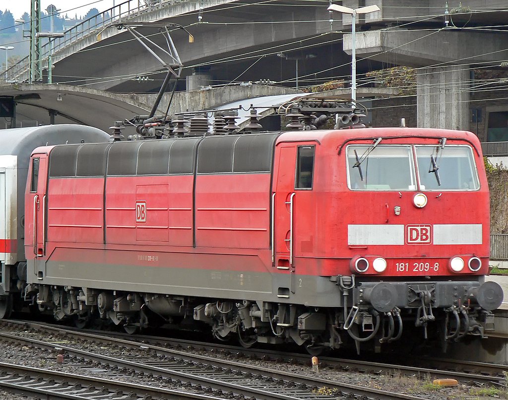 181 209-8 mit IC in Koblenz Hbf (Nov. 09)