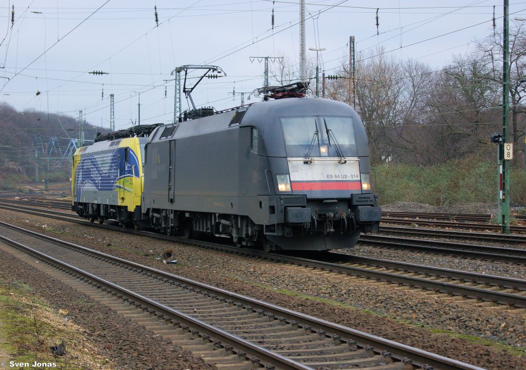 182 514-0 (DB Regio) und 189 912-9 (Lokomotion) in K�ln-West am 28.1.2012.  