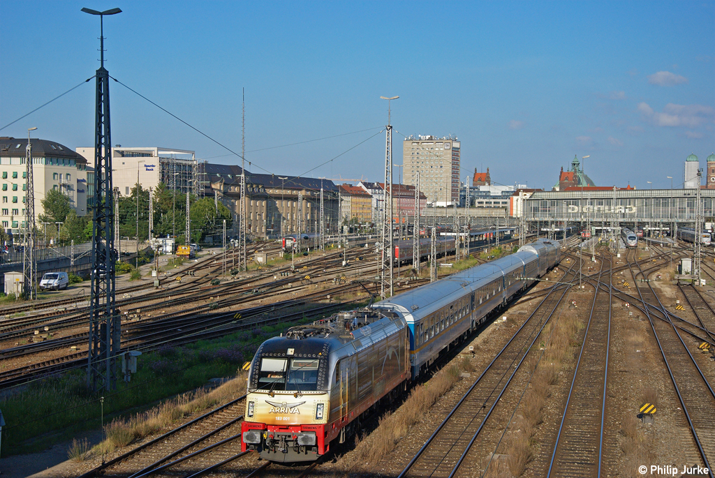 183 001-7 mit dem ALX84116 nach Hof am 10.08.2011 an der M�nchner Hackerbr�cke
