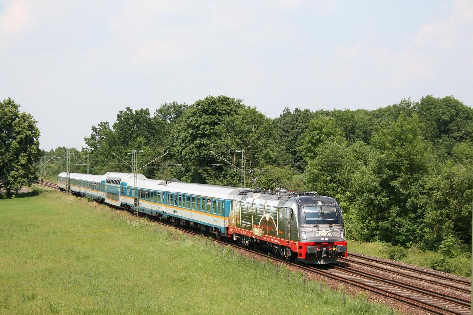 183 001 ARRIVA mit ALX Zug von Regensburg nach M�nchen HBF bei Feldmoching