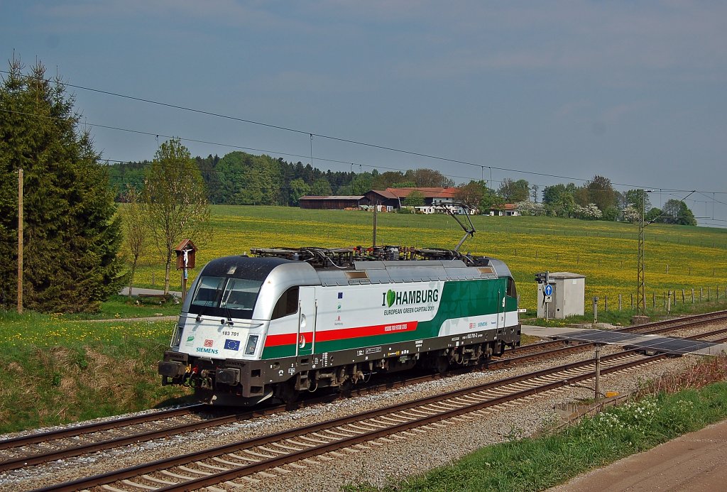 183 701 ist Lz auf dem Weg nach Linz.
Aufgenommen am 25.04.2011 am B� Vogl.