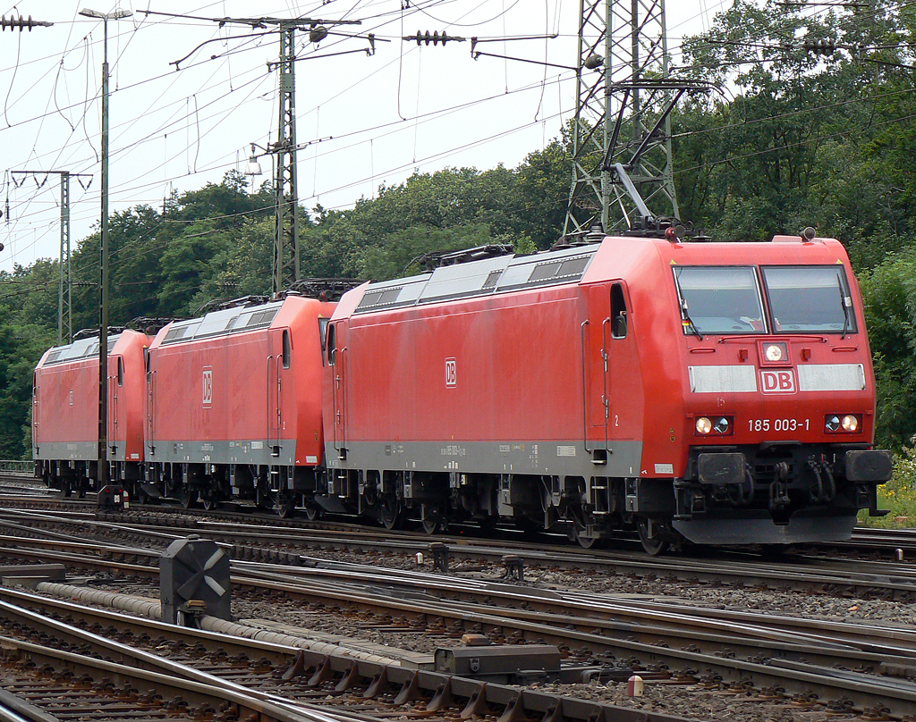 185 003-1 mit 185 001 und 185 002 am Haken, wenig sp�ter kam Lz 105 004 hinterher , aufgenommen in Gremberg am 29.06.2010