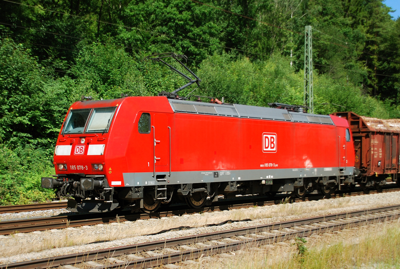 185 078-3, aufgenommen am 28.06.11, bei der Durchfahrt durch A�ling.