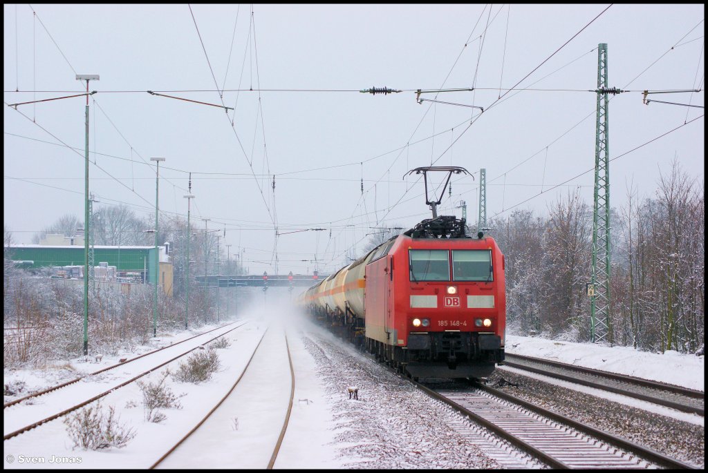 185 148-4 (DB Schenker) in Bonn-Beuel am 16.1.2013. 