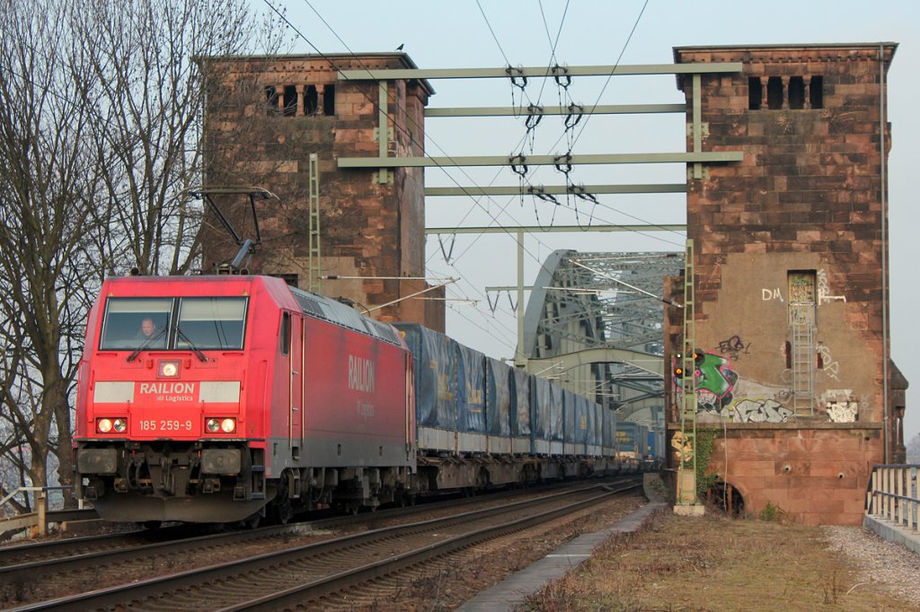 185 259-9 an der K�lner S�dbr�cke am 01.03.2012