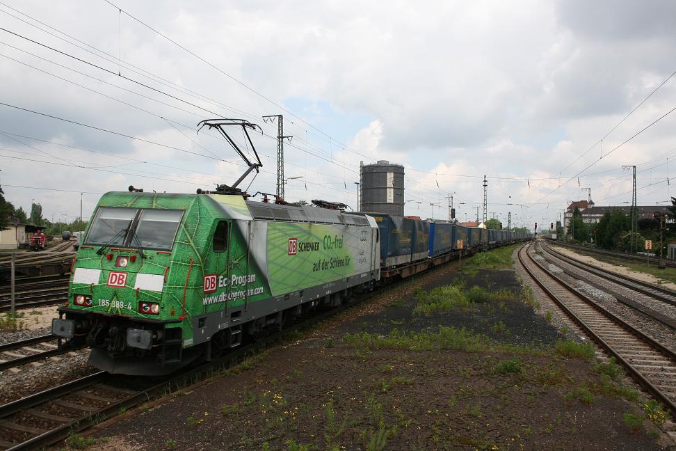 185 389 mit LKW Walter KLV in Augsburg-Oberhausen in Richtung M�nchen(28.05.11)