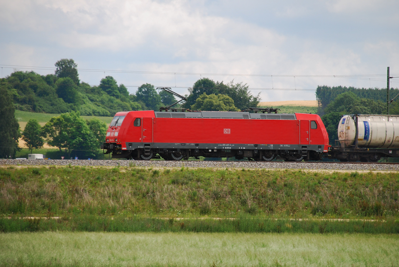 185 401-4, aufgenommen am 17.06.11, kurz vor Burgau.