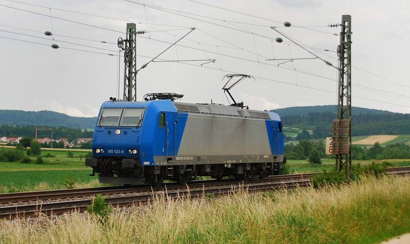 185 523-8, HGK, aufgenommen bei einer Solofahrt am 20.06.12, bei Treuchtlingen.