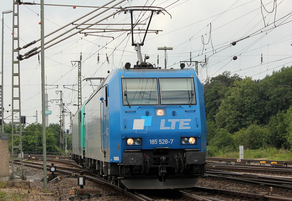 185 528-7 mit 185 609 , beide LTE , in Gremberg am 26.06.2011