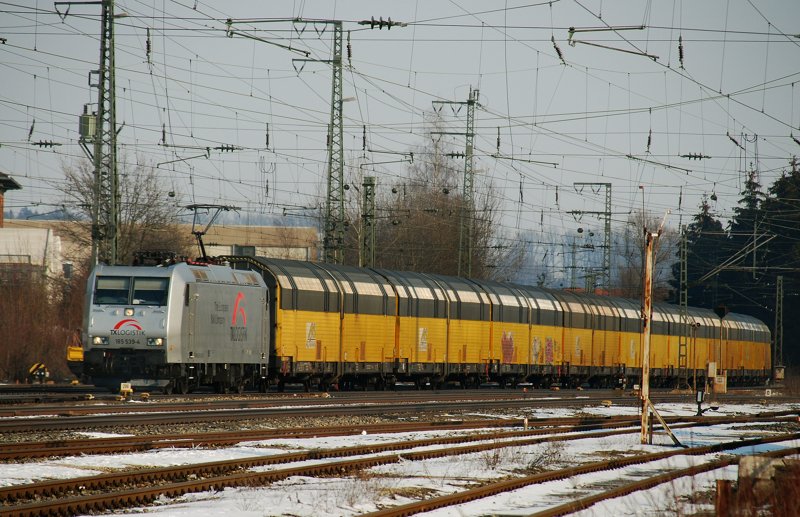 185 539-4, aufgenommen am 09.03.10, bei der Einfahrt in den Bahnhof Treuchtlingen.