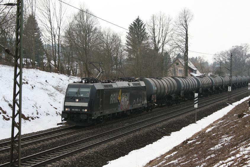 185 563 R4C mit Kerosinzug nach M�nchen-Flughafen in Westheim(Schwab)