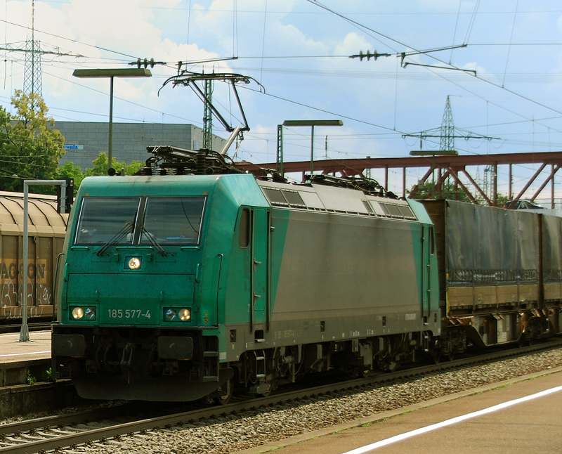 185 577-4, aufgenommen am 26.07.11, in Weil am Rhein.