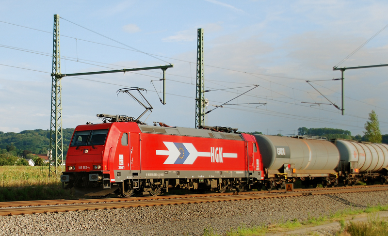 185 582-4, HGK 2051, aufgenommen am 28.07.11, bei Auggen.