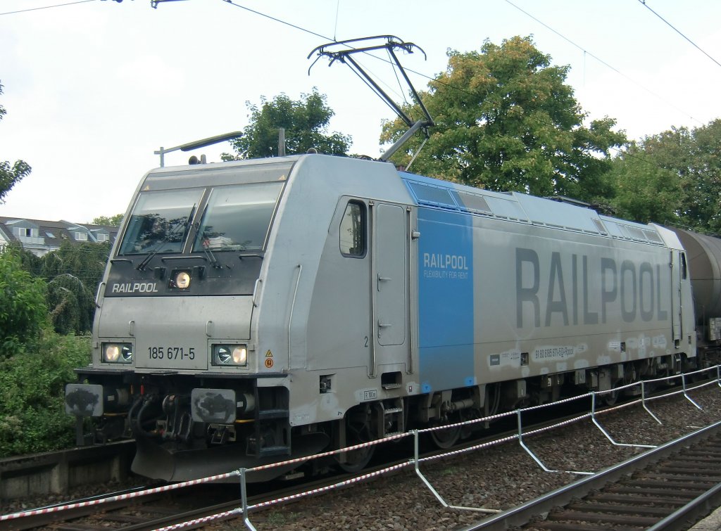 185 671-5 der Railpool am 29.09.10. in Bonn Beuel.