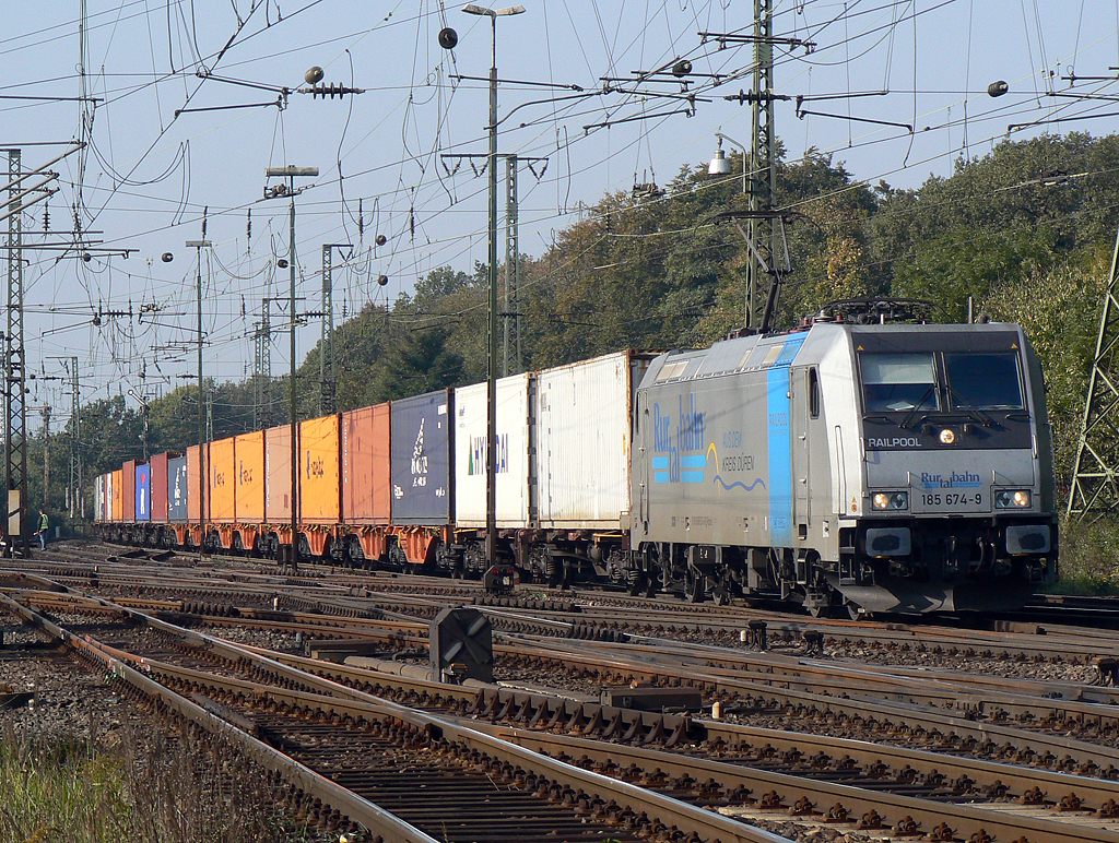 185 674-9 der RAILPOOL/Rurtalbahn im Einsatz der WLB in Gremberg am 13.10.2010