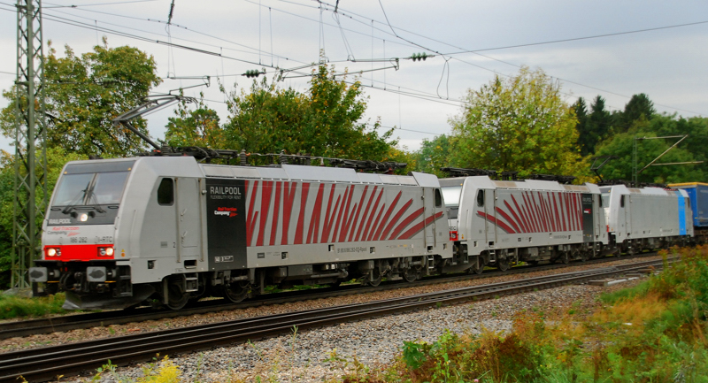 186 282-0 + 186 283-8 + 186 109-5, aufgenommen am 28.09.12, in A�ling.