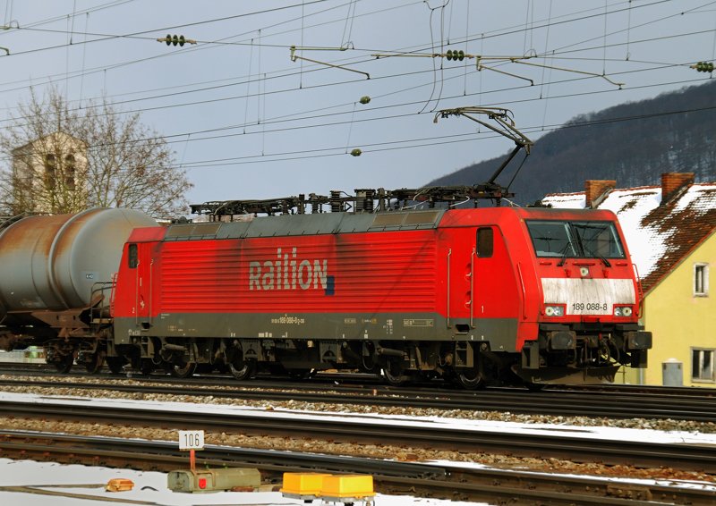 189 088-8, aufgenommen am 08.03.10, bei der Durchfahrt durch Treuchtlingen.