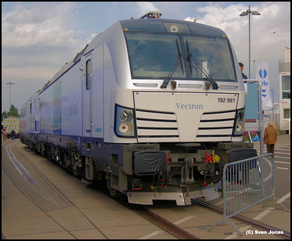 192 961-1 (PCW) auf der Innotrans 2012 in Berlin-Messe/S�d am 22.9.2012.