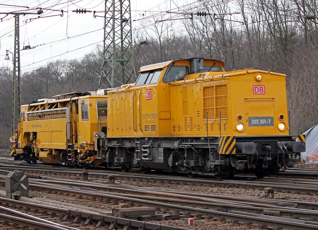 203 301-7 der DB-Netz in Gremberg am 27.01.2011