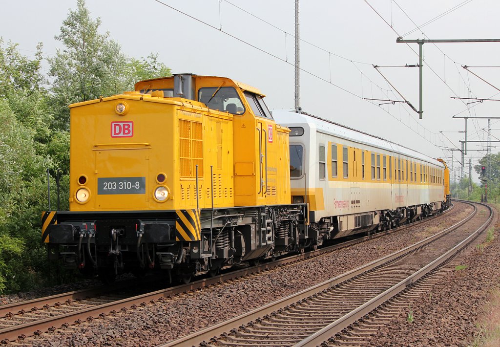 203 310-8 mit Messzug und 203 306 in Porz Wahn am 19.05.2011