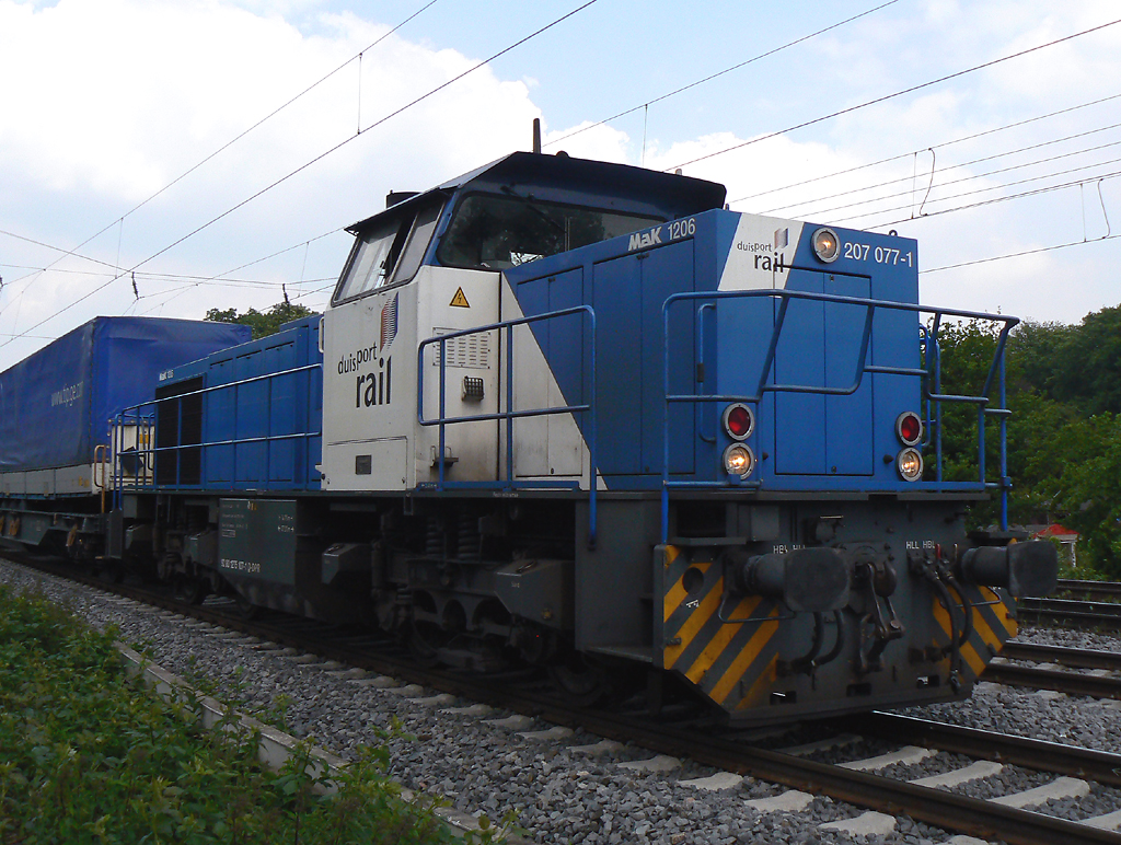 207 077-2 der Duisport Rail in Duisburg Neudorf am 28.05.2010