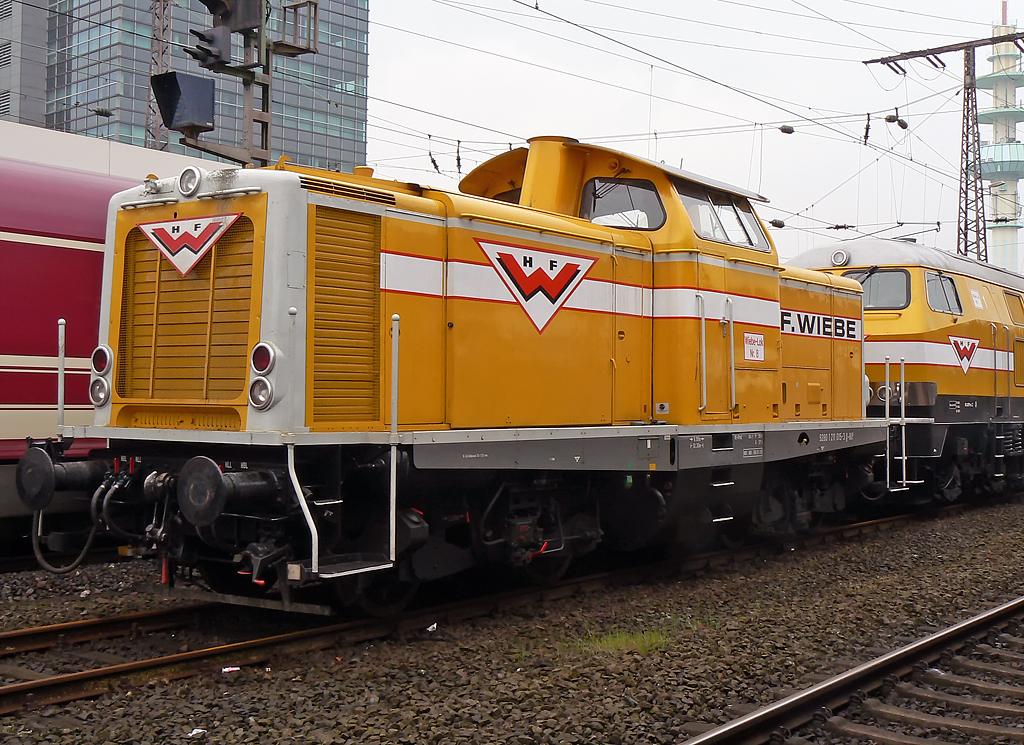 211 015-3 der Fa. Wiebe in Duiburg Hbf am 08.05.2010