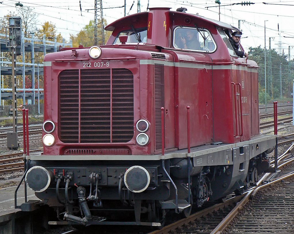212 007-9 beim umsetzen in Solingen Hbf. im okt. 09
