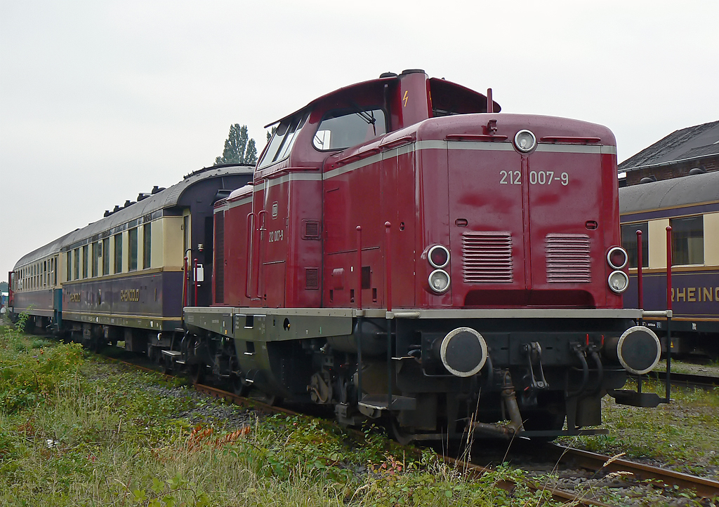 212 007-9 mit Rheingoldwagen beim BW Fest in K�ln Nippes am 15.08.2010
