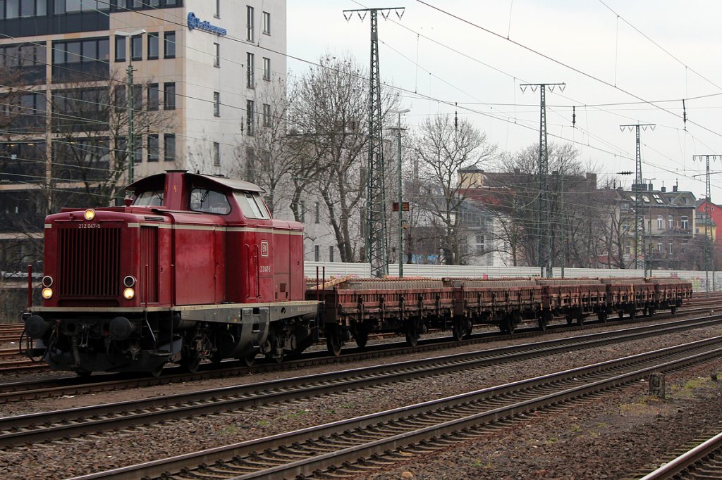 212 047-5 der EfW mit Altschienenzug in K�ln West am 27.02.2012