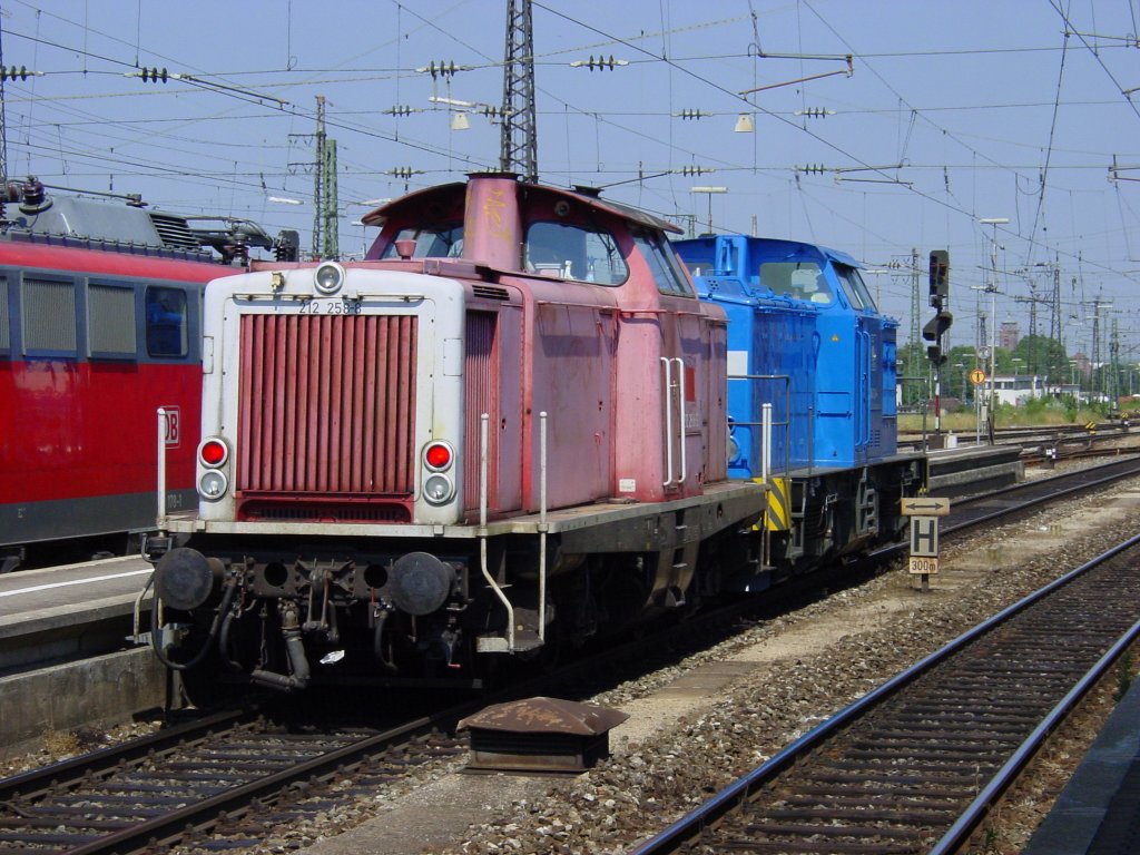 212 258+298 xxx in Augsburg HBF auf der Fahrt richtung Donauw�rth(03.08.2004)