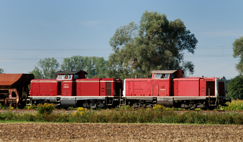 212 284-4 + V100 1365, aufgenommen am 29.08.12 bei Mindelaltheim.