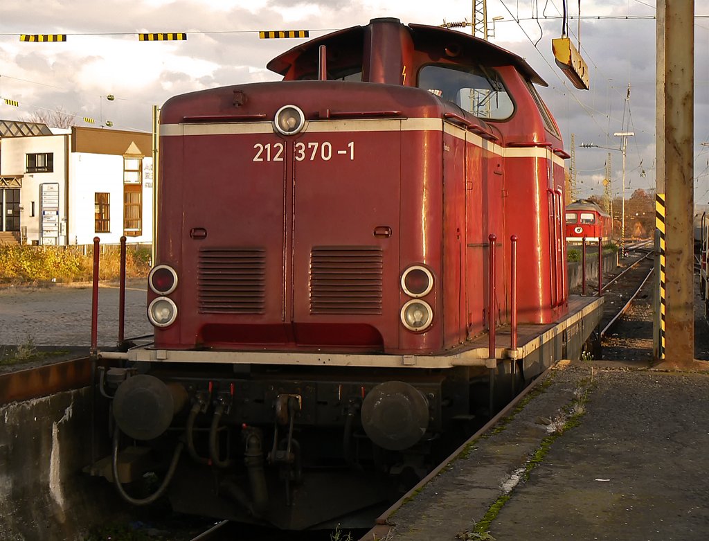 212 370-1 der EfW am Bf. Neuwied (Nov.09)