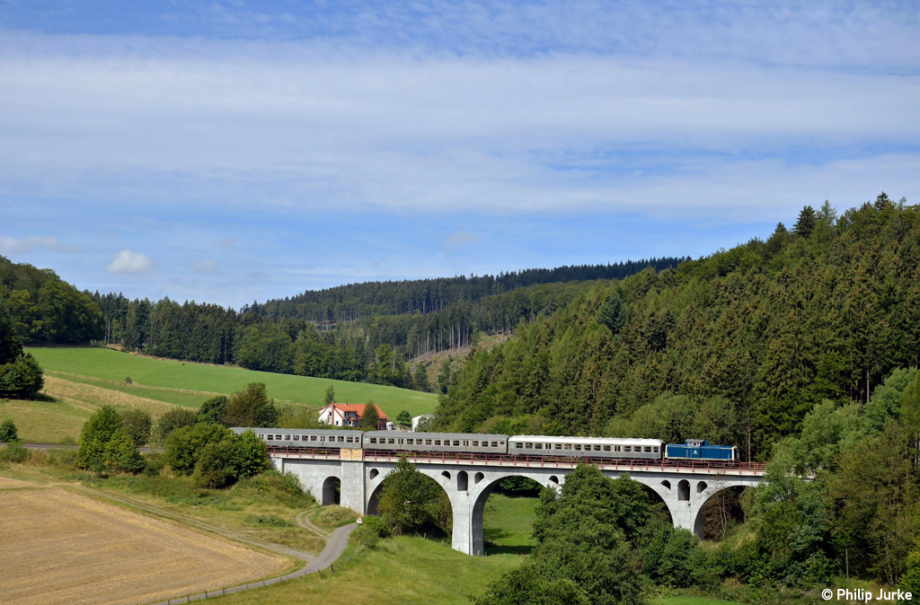 212 376-8 als DPN 24305 von Brilon Wald nach Korbach am 02.09.2012 in Rhena.