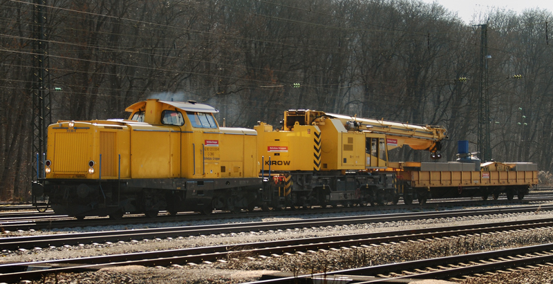 213 333-8, aufgenommen mit einer Kranwageneinheit am 02.03.11, bei der Durchfahrt durch Neuoffingen.