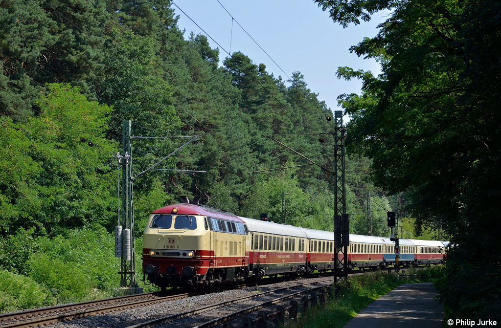 218 105-5 auf dem Weg nach K�ln am 27.07.2012 in Burgthann.