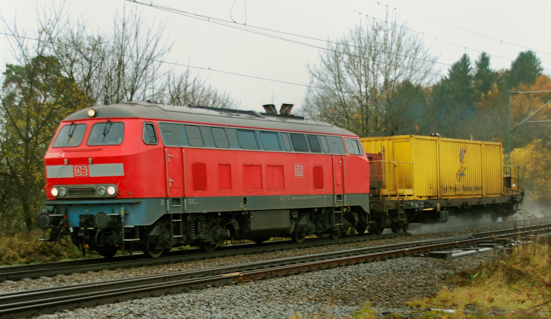 218 139-4 mit einem Hochdruckreinigungswagen am Haken. Aufgenommen am 12.11.12. in A�ling.