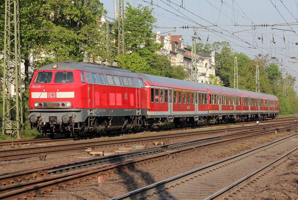 218 208-7 am RB23 Verst�rkerzug in Bonn Hbf am 21.04.2011