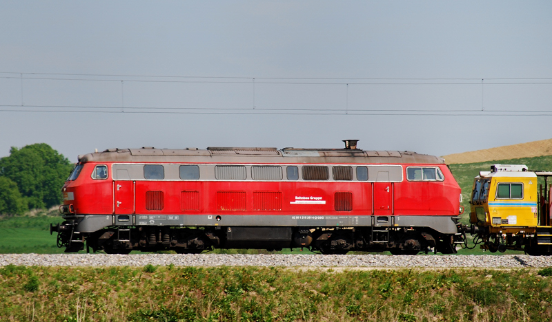 218 261-6, aufgenommen am 06.05.11, kurz vor Burgau.