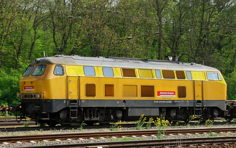 218 304-4, aufgenommen als Abschlu� eines Bauzuges bei der Durchfahrt durch Neuoffingen, am 02.05.11.
