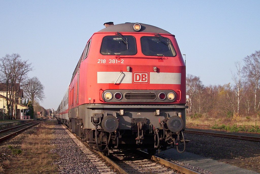 218 381-2 kurz vor der abfahrt in die Kaserne, gru� an den Tf (20.11.09)