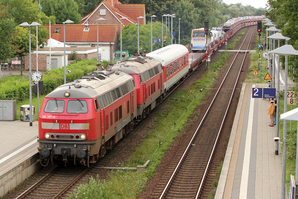 218 397-8 mit 218 xxx-x in Morsum am 06.08.2011