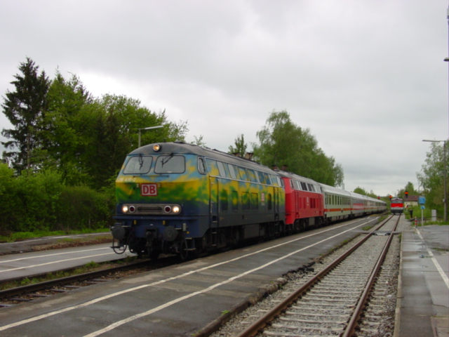 218 418+218 xxx mit EC in Richtung M�nchen in Mindelheim(09.05.2004)