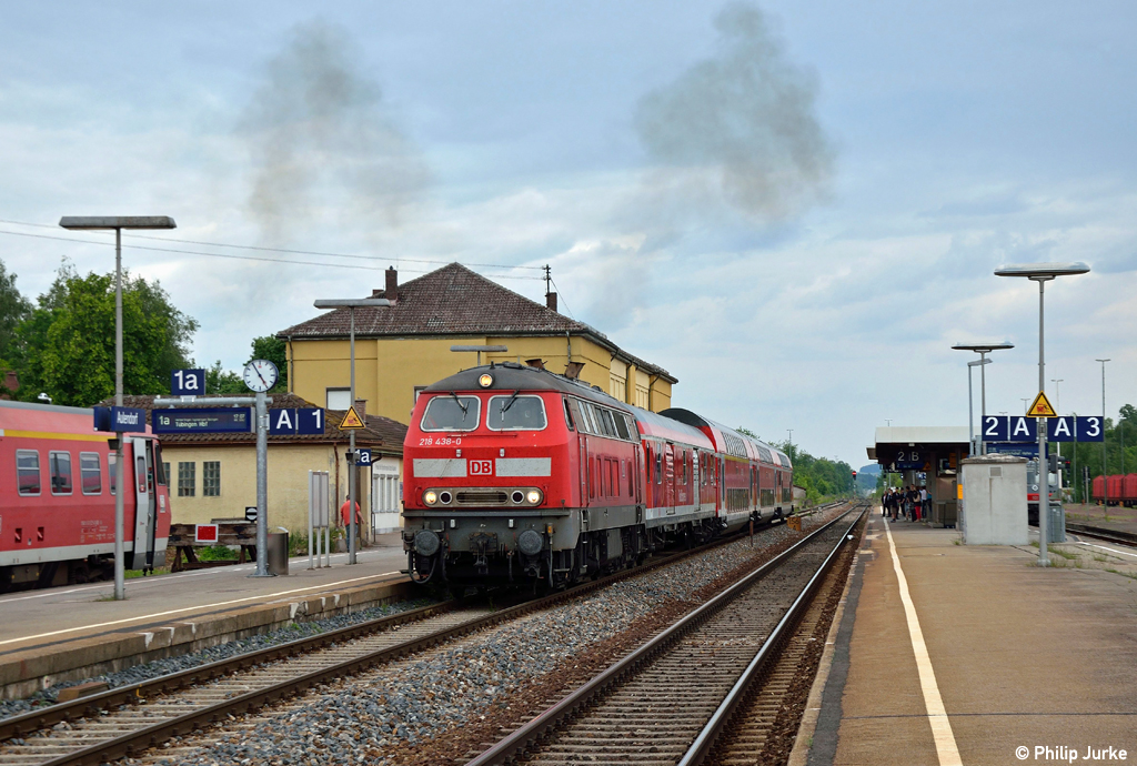 218 438-0 mit dem IRE 4211 nach Lindau Hbf am 27.05.2012 in Aulendorf.