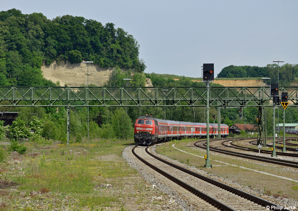 218 439-8 mit dem IRE 4207 nach Lindau Hbf am 27.05.2012 in Biberach(Ri�).